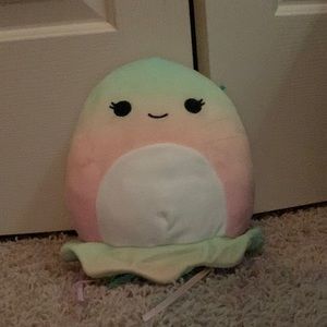 jellyfish squishmallow. It’s in very good shape.Missing a tag
